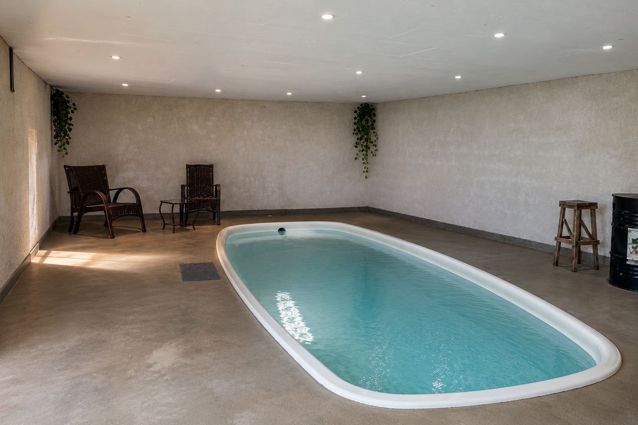 Piscina coberta e climatizada